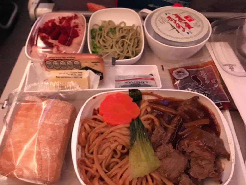 エミレーツ航空の機内食は エコノミークラスを利用してきた ゆいごこち